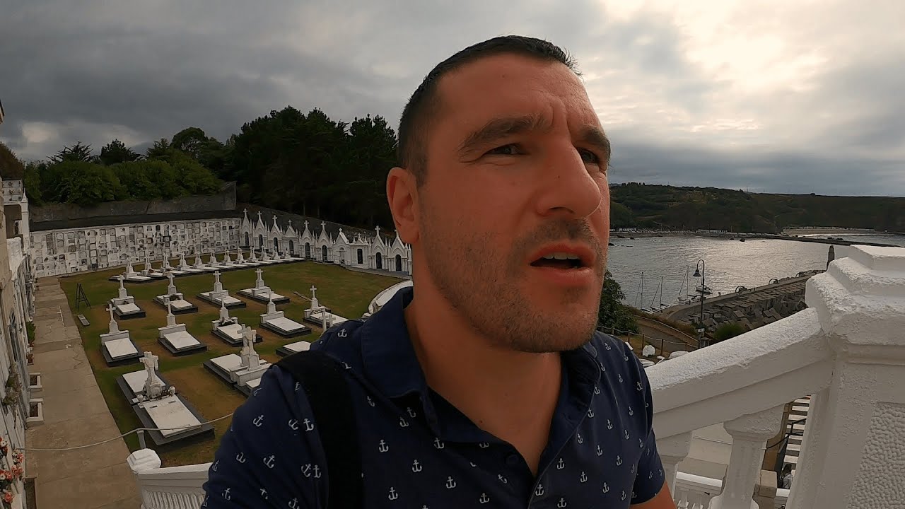 Llegué al CEMENTERIO MÁS BONITO del norte de ESPAÑA sin buscarlo!!