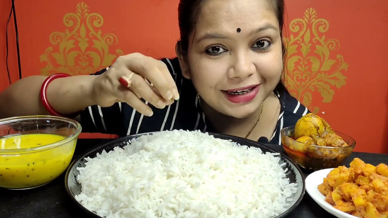 Eating Rice With Aam Dal ,Spicy Aluposto,And EggSoya Curry।।
