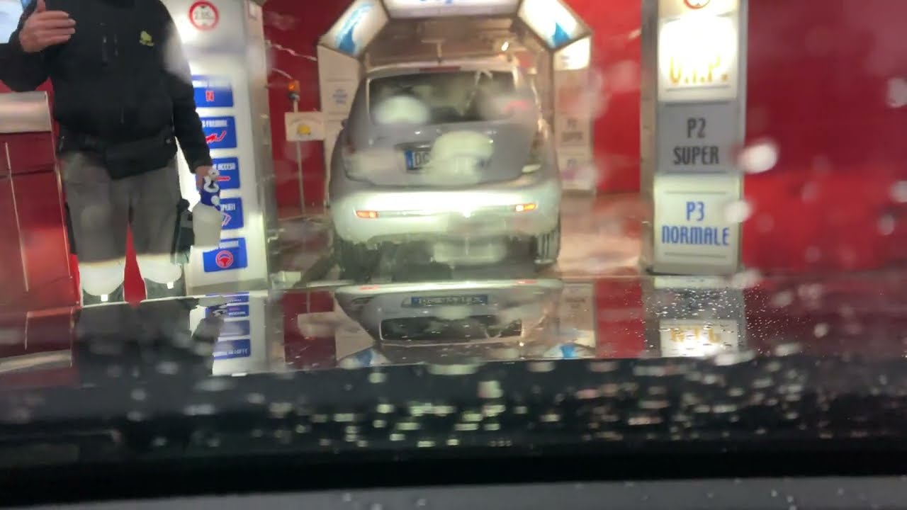 Holz Tunnel Car Wash “Iper Wash” Inside view