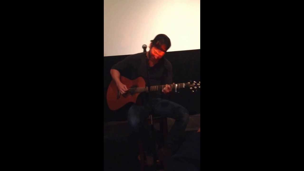 This was one of the best moments of the night @kipmooremusic love his laugh