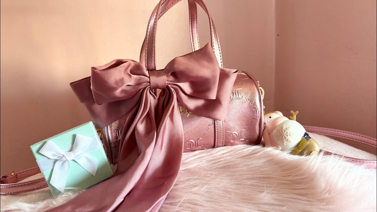 WIMB! What’s In My Bag Holiday Edition Pt. 2 Juicy Couture Metallic Pink Barrel Bag 💝 🥰🫶