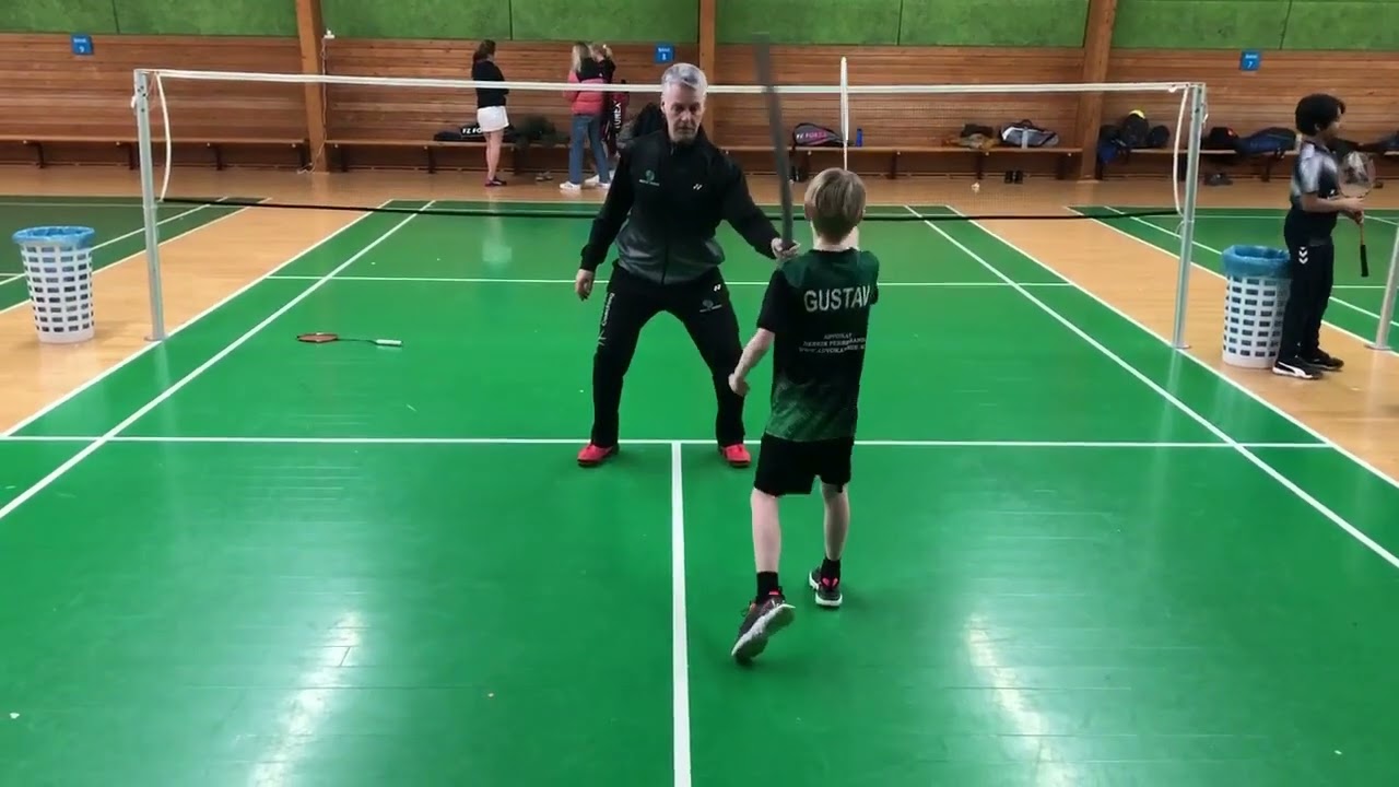 Basis bevægelser slag og benarbejde - badminton