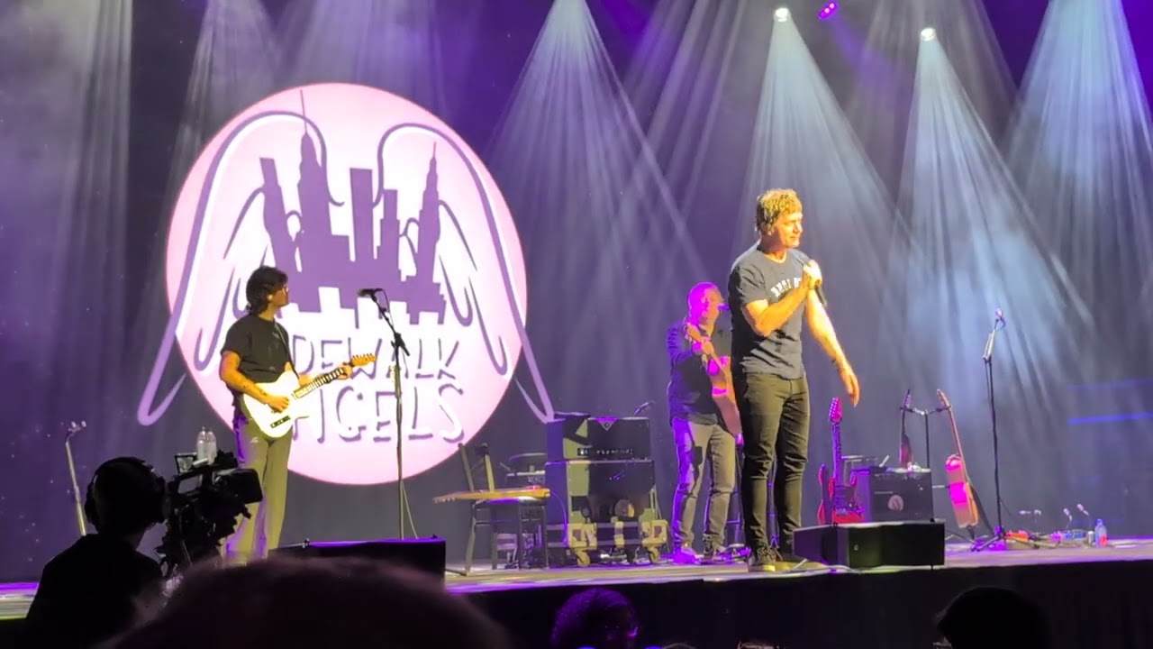 Rob Thomas of Matchbox 20 Diamonds acoustic at Hard Rock Rockford IL Sidewalk Angels 03/01/26