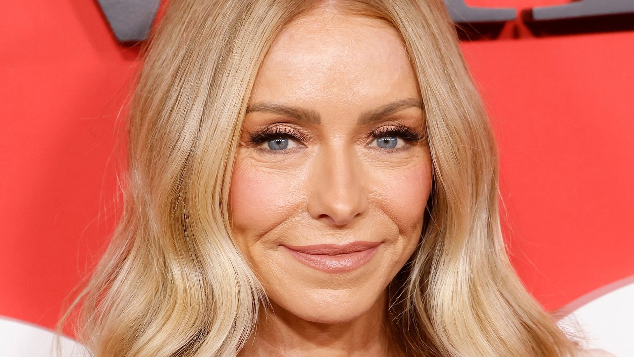 The Truth About Kelly Ripa's Off-Screen Behavior