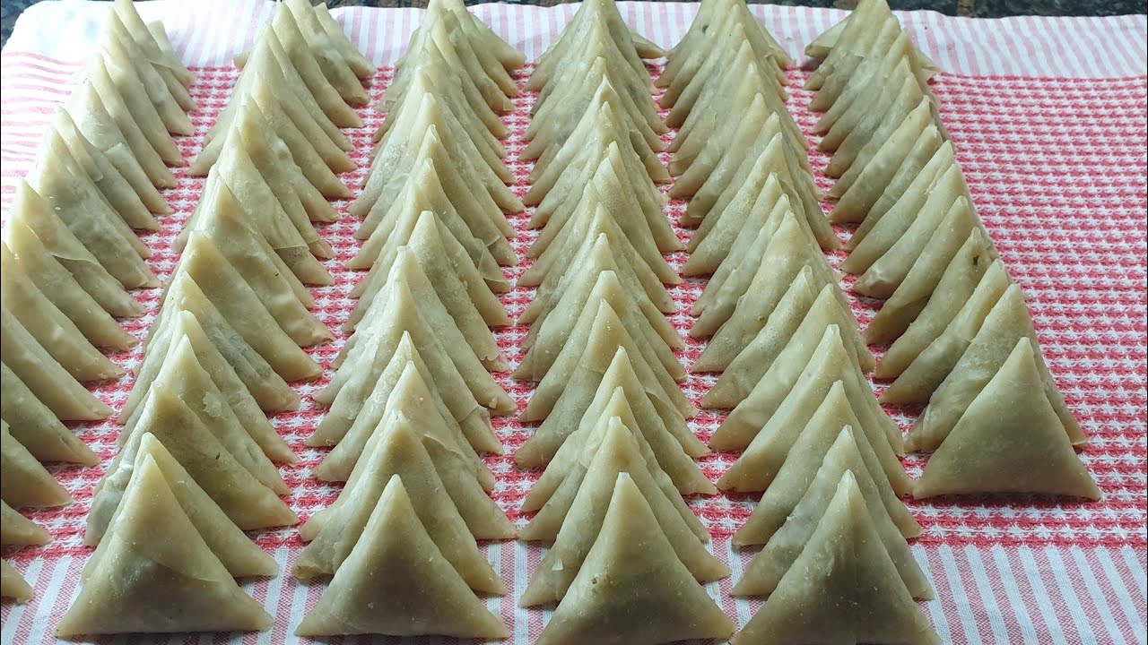 How To Make 100 Onions And Mince Samosas (Tutorial)