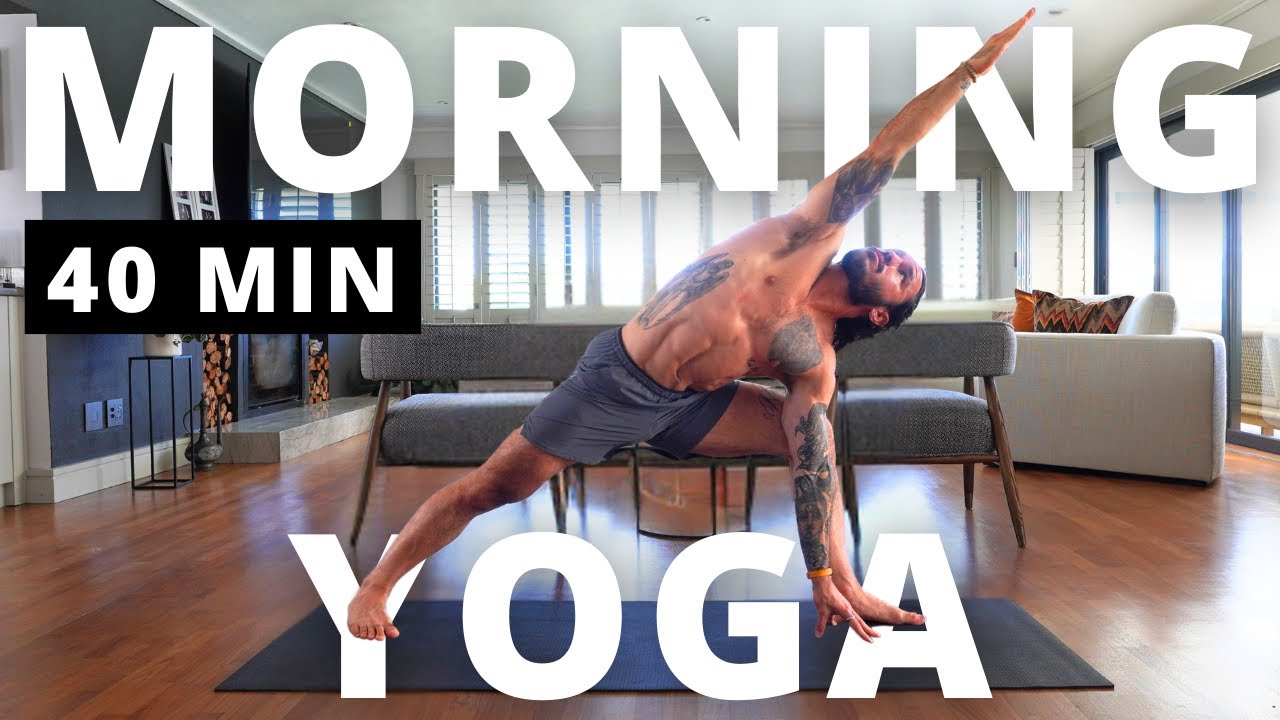 Начните утро с йоги в стиле виньяса-флоу (средний уровень сложности).