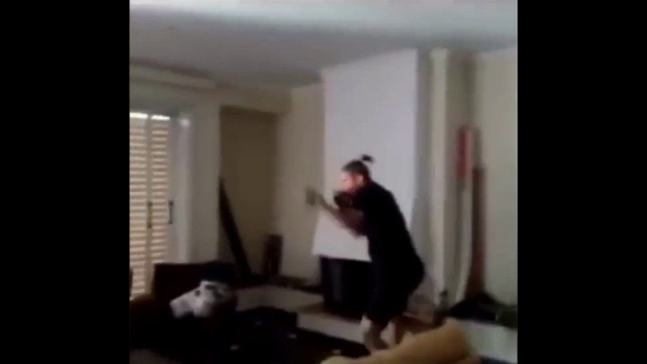 ILLEOo &tau;&rho;&omicron;&lambda;ά&rho;&epsilon;&iota; &Epsilon;&Iota;&Sigma;&Beta;&Omicron;&Lambda;&Epsilon;&Alpha; (CAGE CHALLENGE)