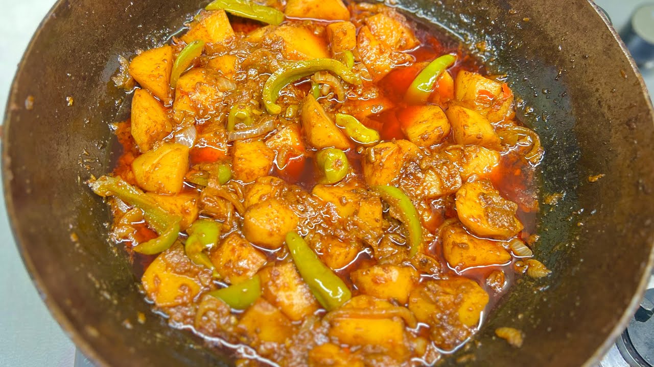 Aloo Bhuna Dhaba Style Recipe | Spicy Aloo Gravy Sabzi | Aloo Bhuna Masala