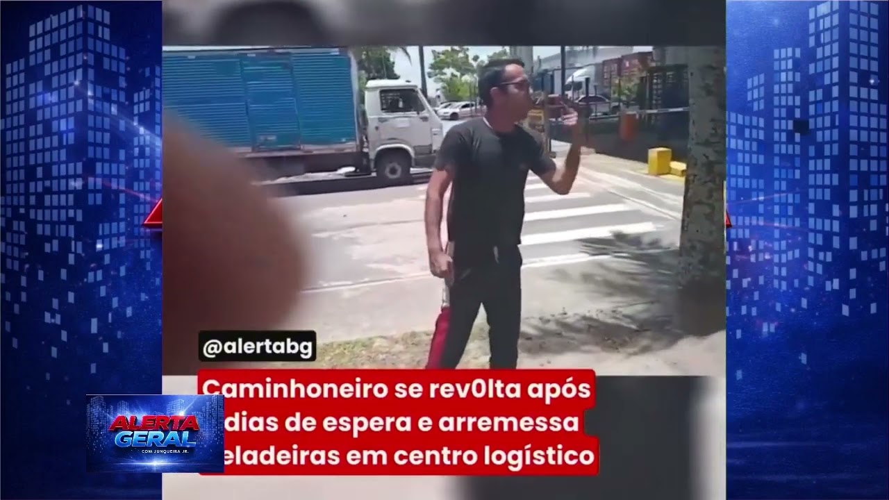 Cansado de esperar, caminhoneiro perde a paciência e joga geladeiras do caminhão!