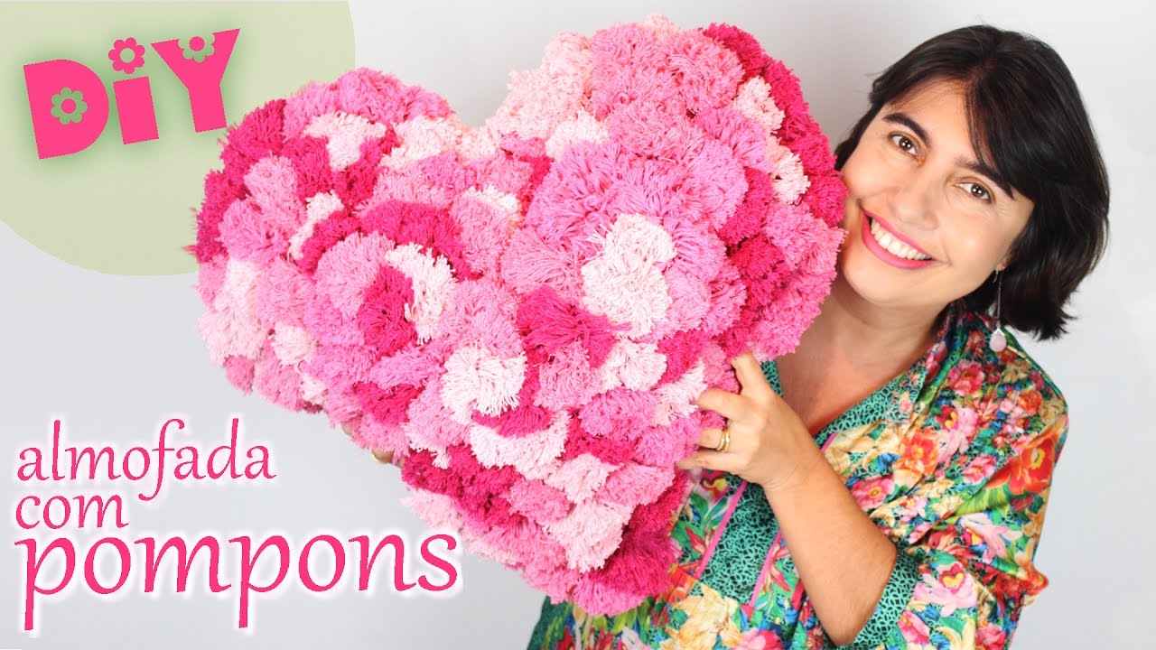 Como fazer ALMOFADA de CORAÇÃO com POMPOM // DIY decoração