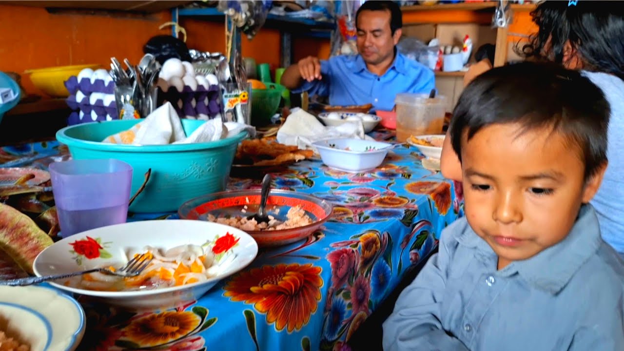 COMIENDO EN FAMILIA Y LES EXPLICO QUE TRATO ME DIERON AL LLEGAR A MEXICO 