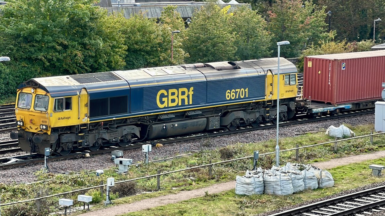 Class 66s Crossover at Basingstoke, SWML, 12/9/2025 | Boom Trainspots