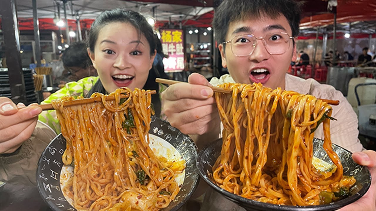 亚洲最大露天面馆！几十个摊位只卖同一种面！【盗月社】