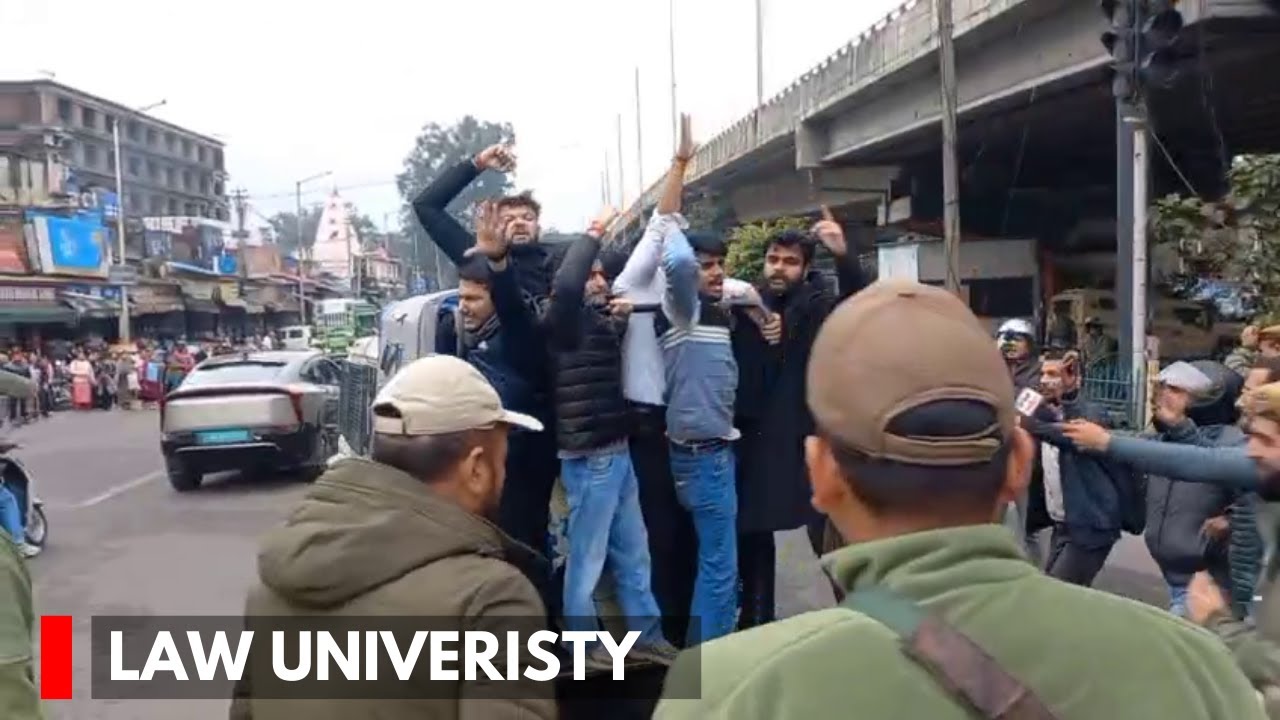Law Students Protest For Opening Law Univ in Jammu