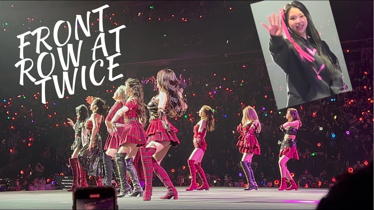 SITTING FRONT ROW AT THE TWICE CONCERT | FAN INTERACTIONS WITH TWICE!