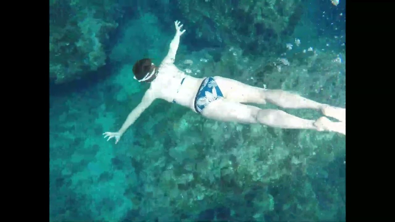 Underwater woman freediving no fins M002