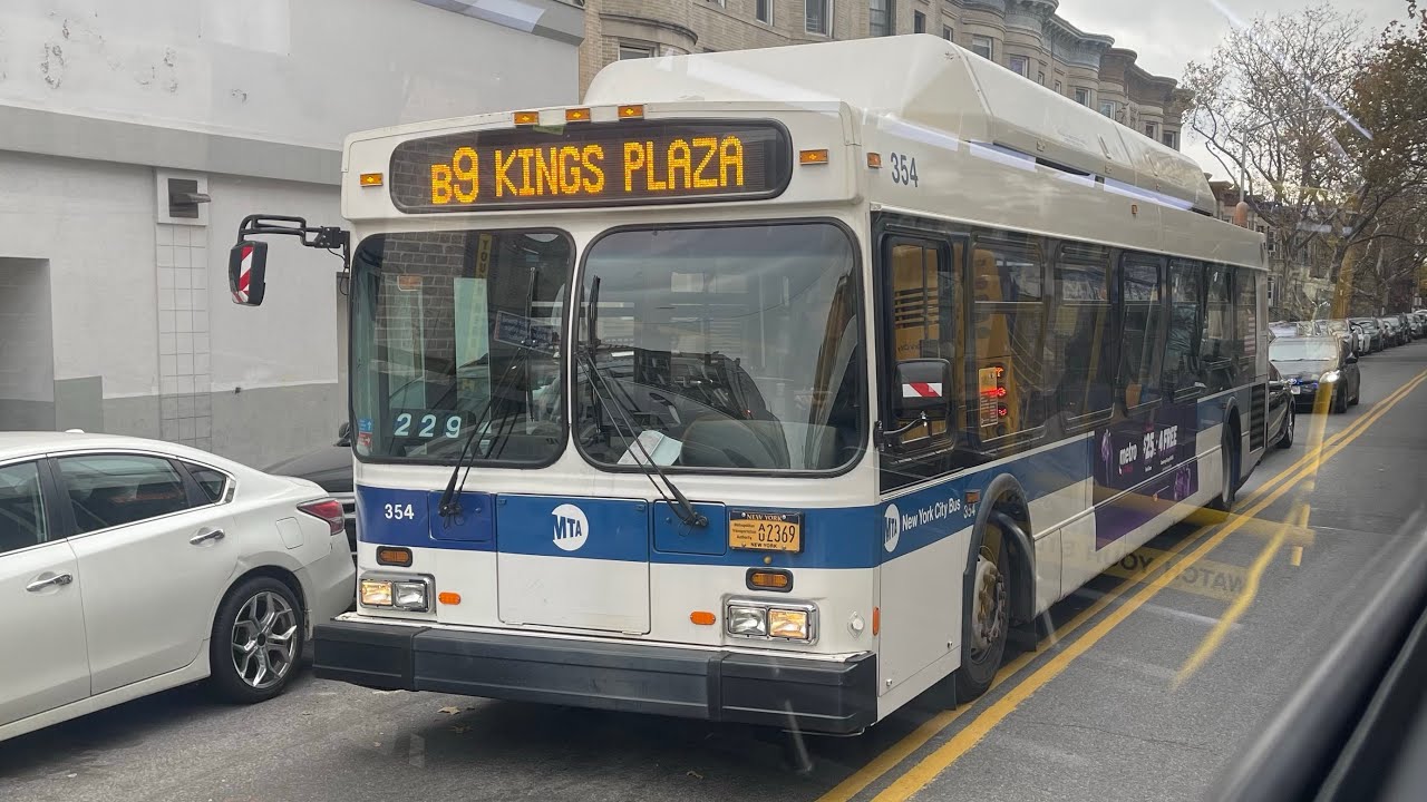B9 bus announcements to Kings Plaza (Vianova screen)