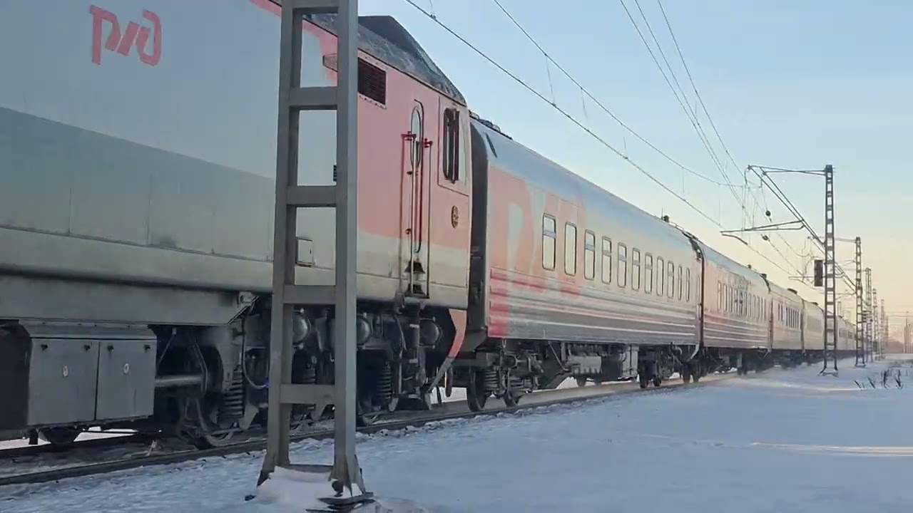 Эп2к 014 с пассажирским поездом по перегону Омск-Пассажирский-Московка  Снято 15 февраля 2026 г