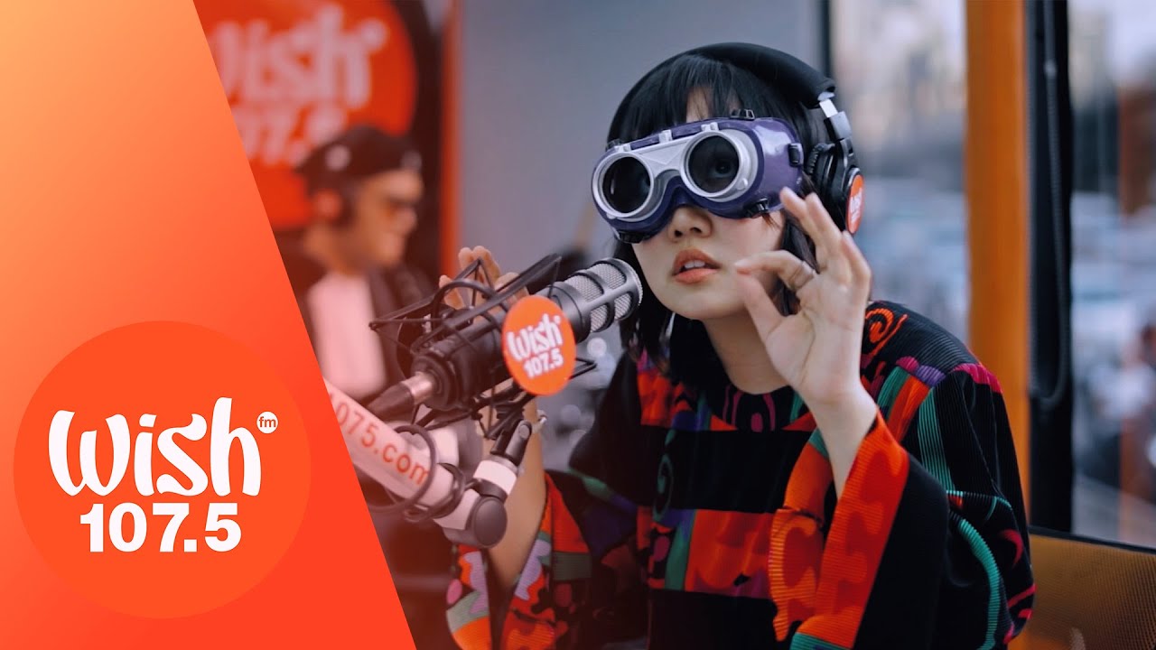 ena mori performs “VIVID” LIVE on Wish 107.5 Bus