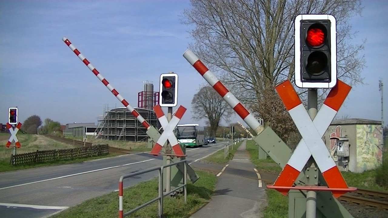 Spoorwegovergang Bersenbrück (D) // Railroad crossing // Bahnübergang