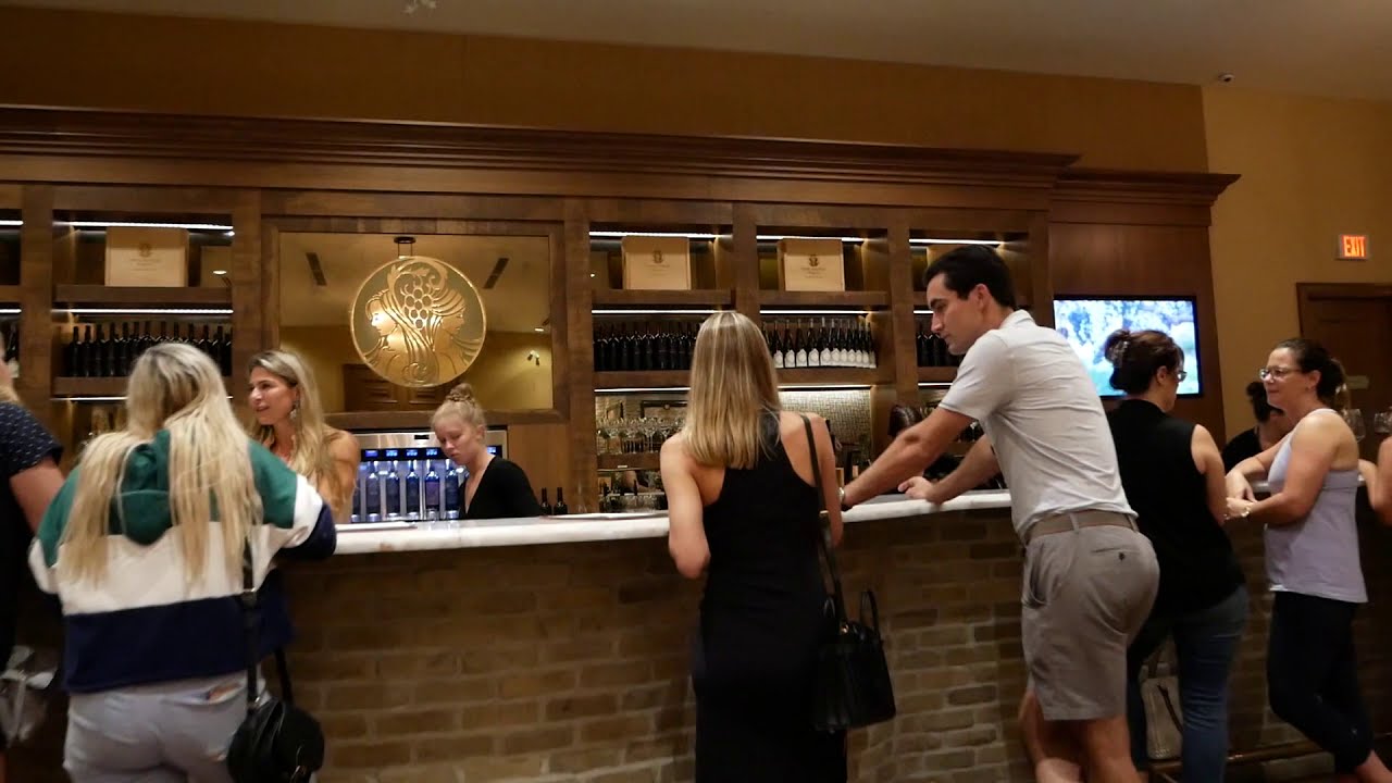 Niagara-on-the-Lake - Wine Tasting at Two Sisters Vineyards
