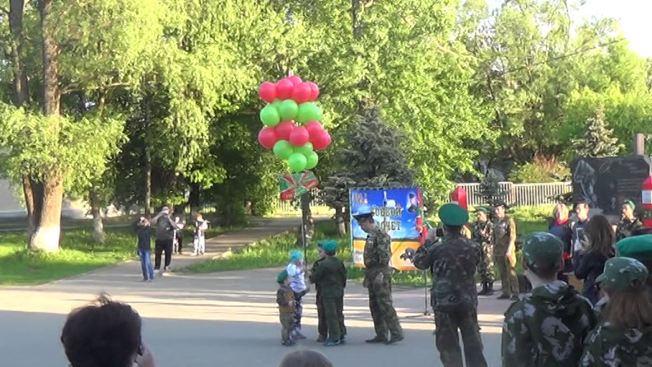 M2U03741- День пограничника в городе.