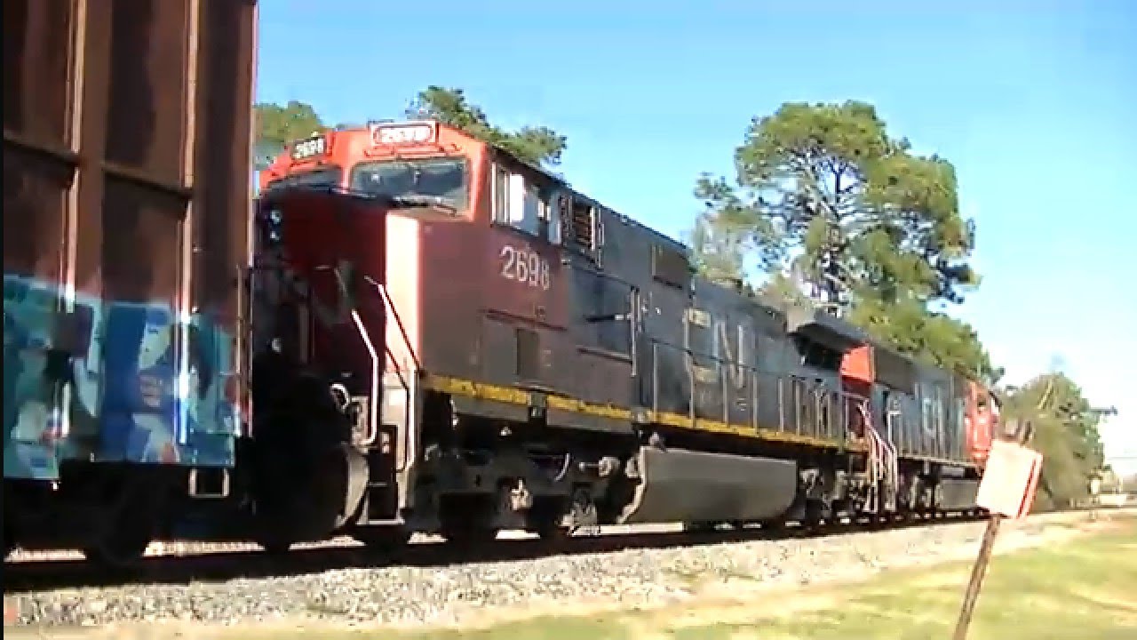CN L516 passes through Lutcher, LA