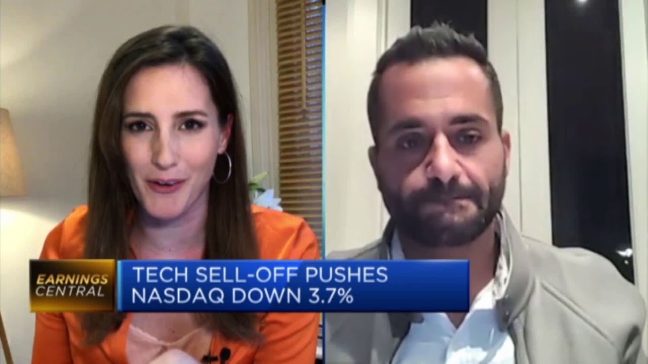 Unprecedented volatility in tech sector is typical during monetary policy change, CIO says