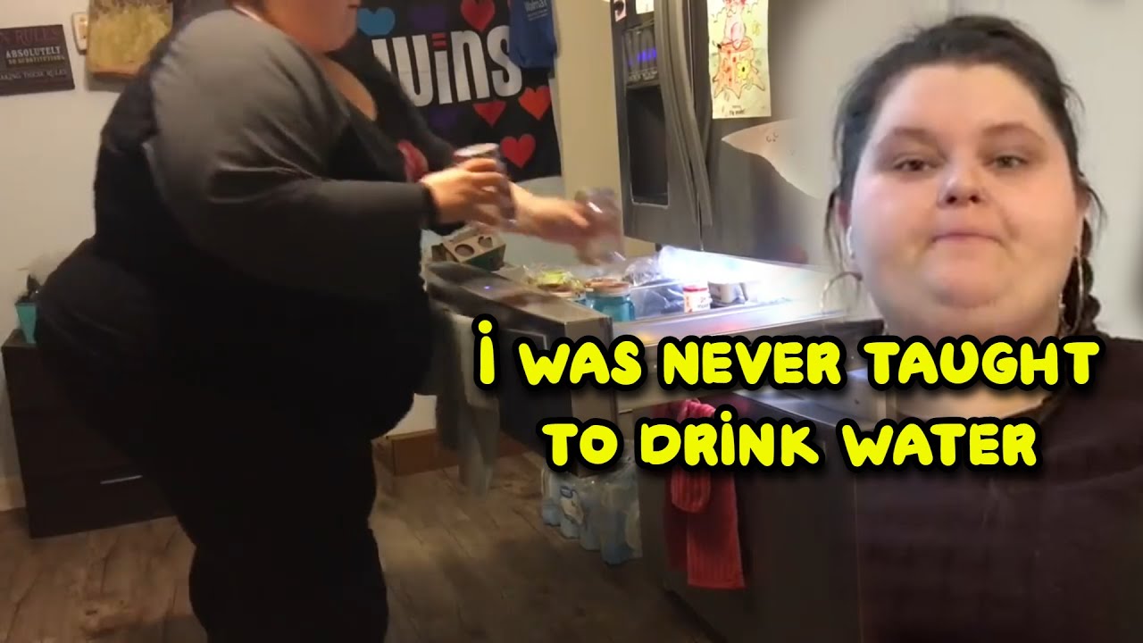 Amberlynn Reid teaching herself to drink water