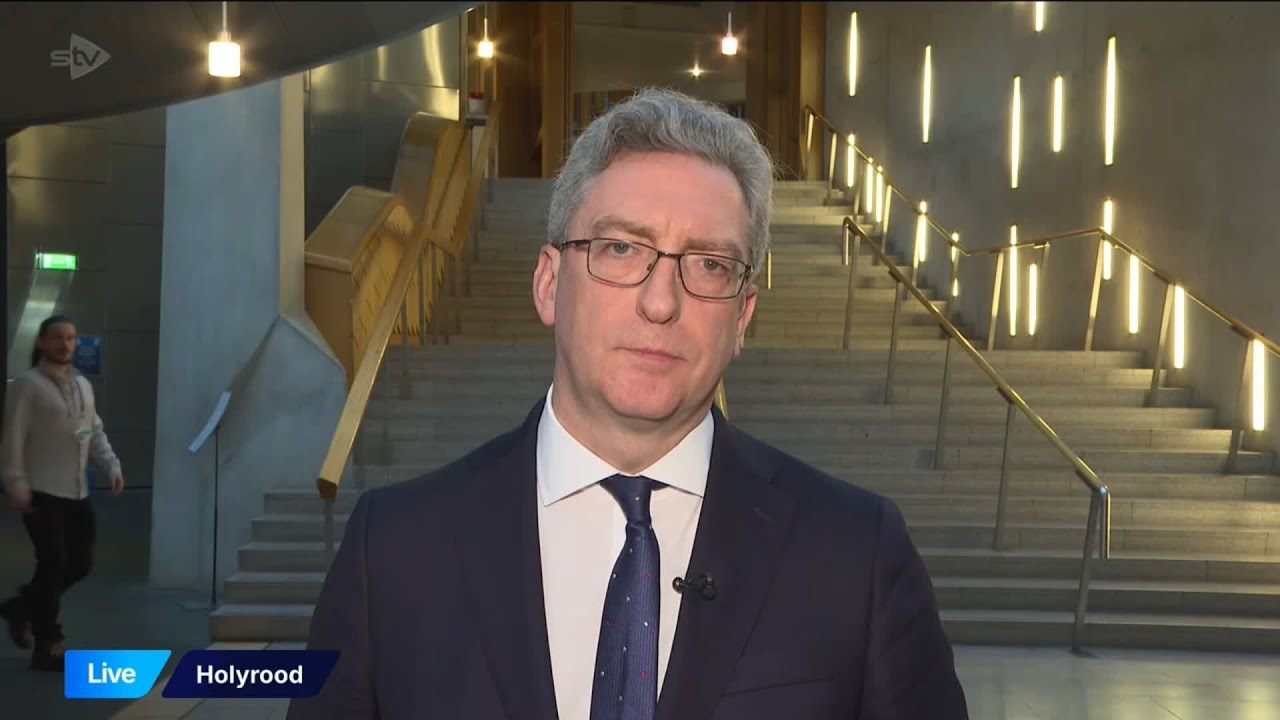 Члены шотландского парламента отклонили законопроект о помощи в эвтаназии после эмоционально напр...