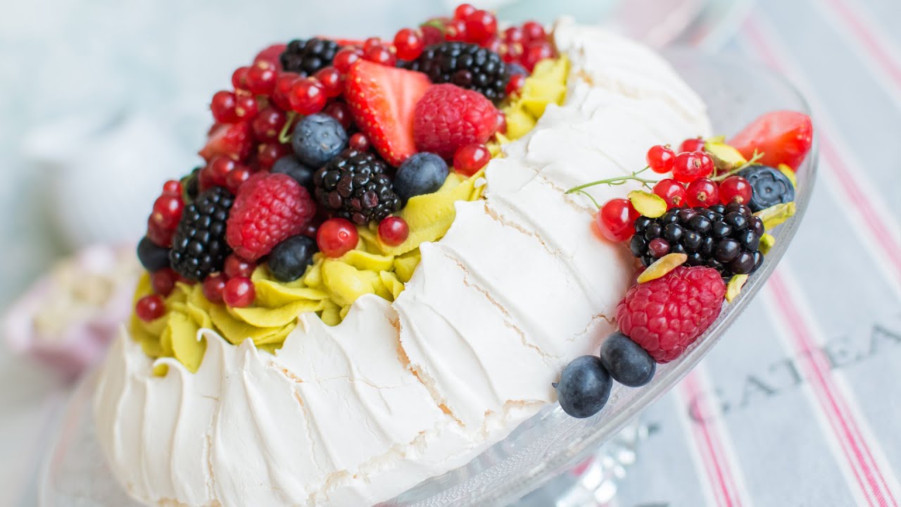 Pavlova de pistachos y frutos del bosque - Receta- Mar&iacute;a Lunarillos | tienda & blog |