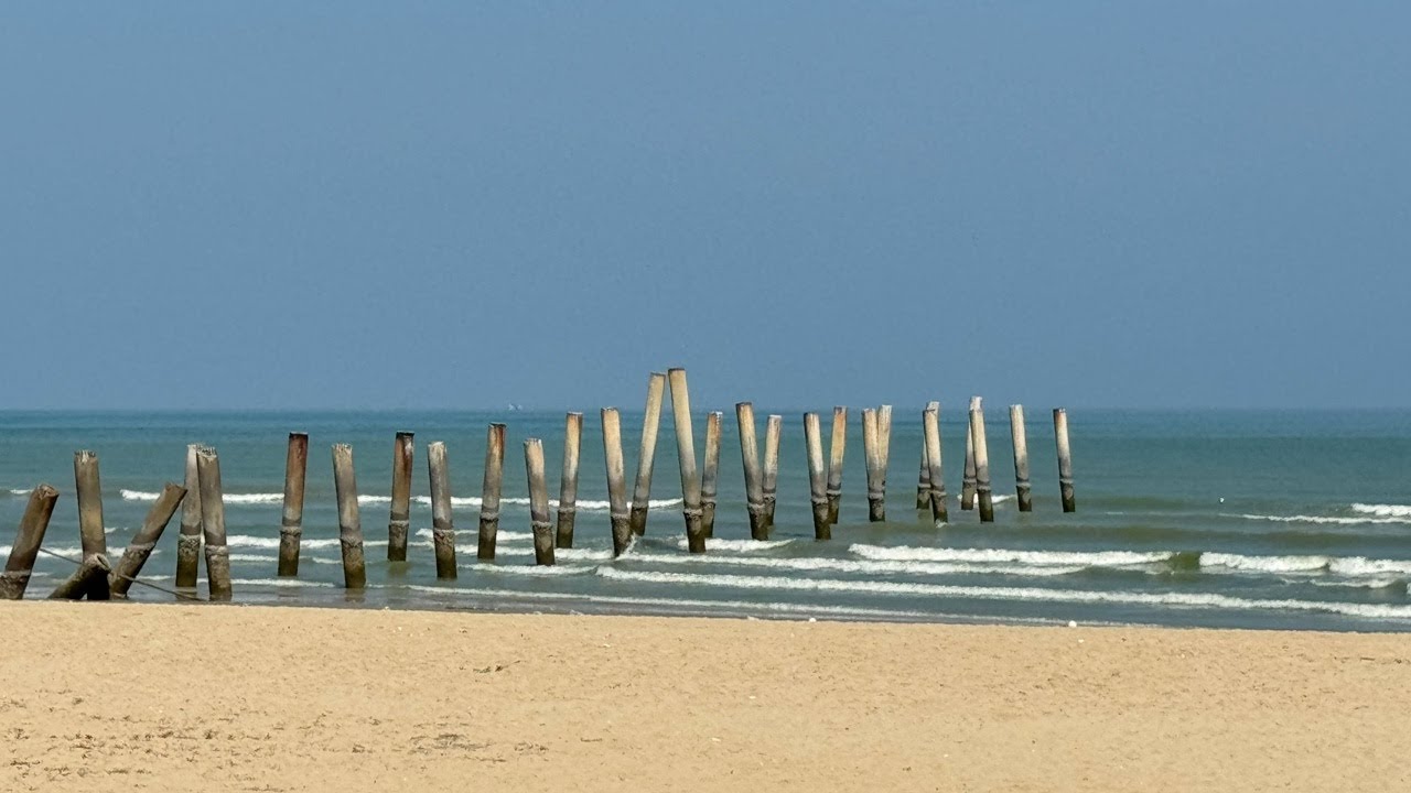 หาดเสาเอียง เพชรบุรี
