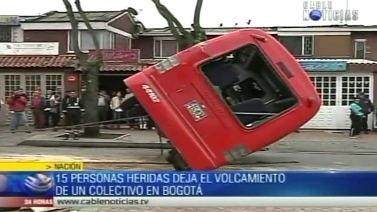 Volcamiento de colectivo deja 15 lesionados en Bogotá