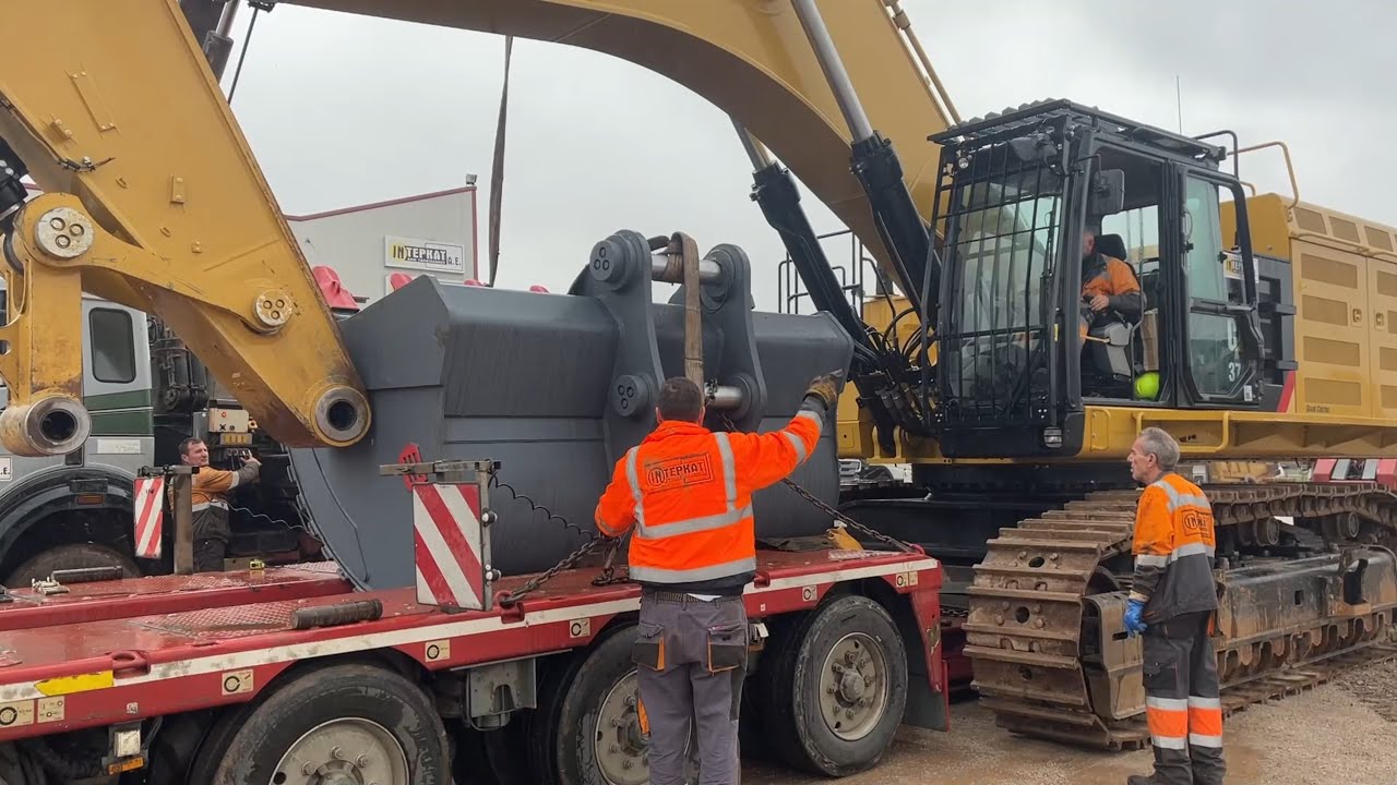 Loading And Transporting The Caterpillar 374F Excavator - Papaioannou Group