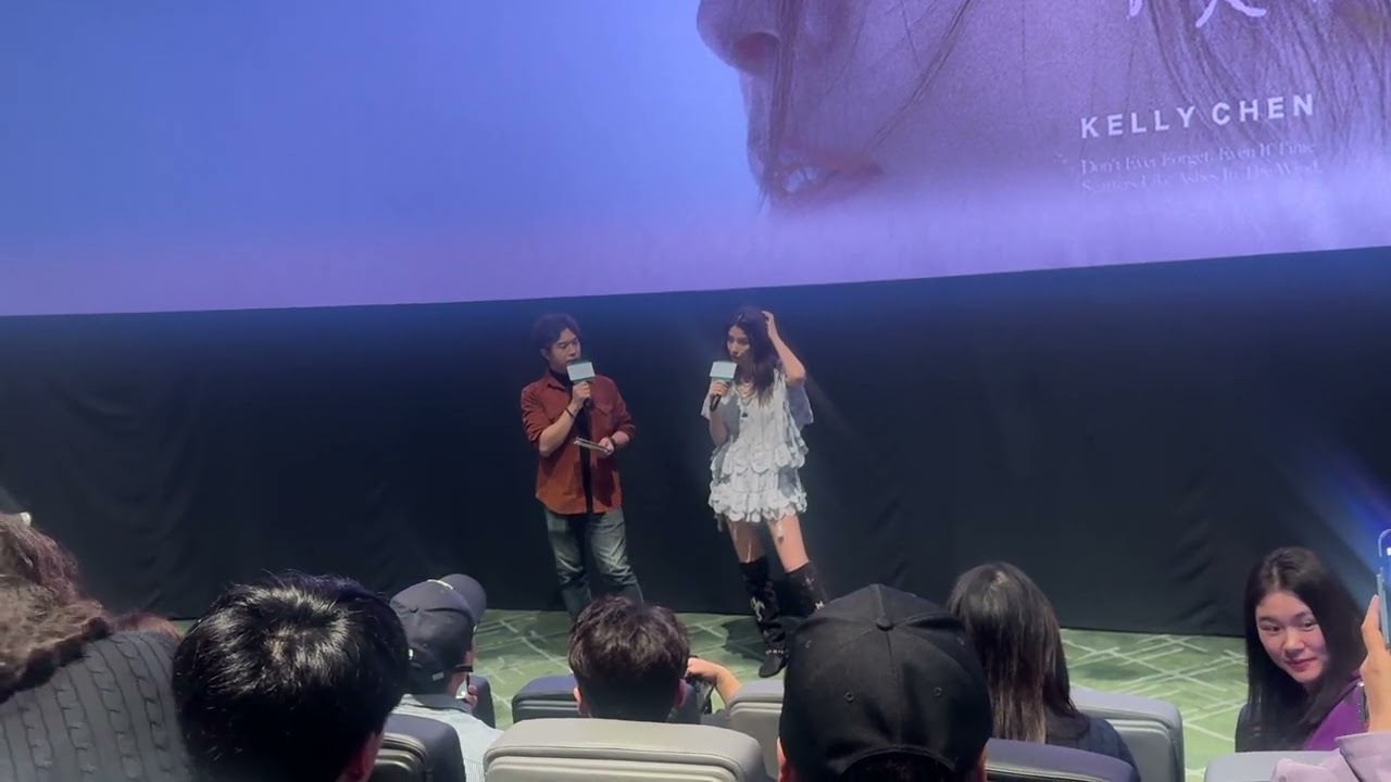 Kelly Chen talking to Macy in a public event