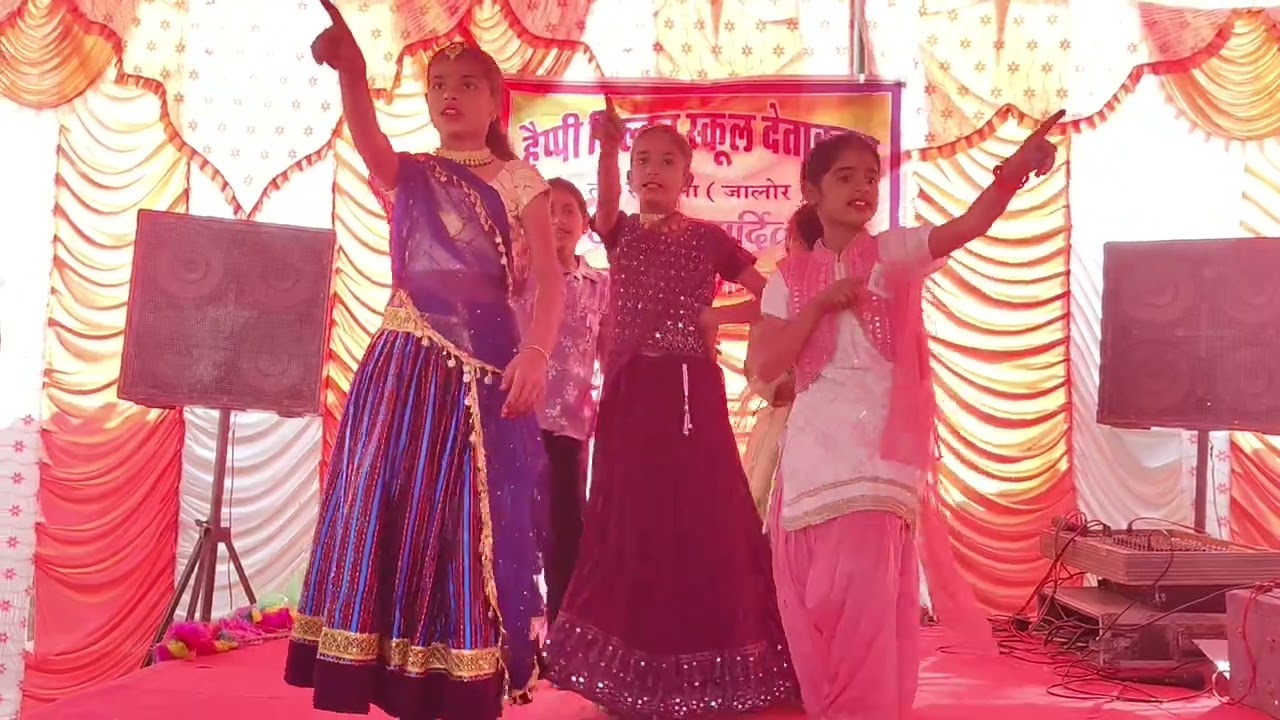 दुनिया चाँद पे मरगी! 💃स्कूल बच्चियों का धमाकेदार डांस | New Viral Song Dance | Happy Children School