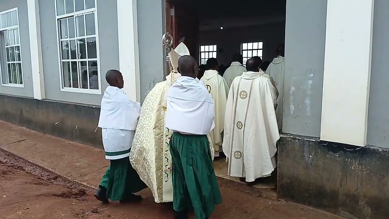 TAZAMA MAANDAMO HAYA KUELEKEA KATIKA ADHIMISHO LA MISA TAKATIFU SHULE YA SEKONDARI 'ST. JAMES KILOLO