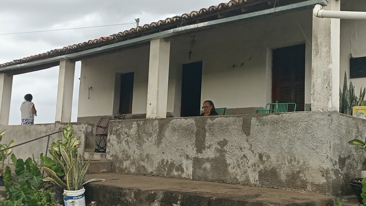  SENHORA 73 ANOS E AINDA TRABALHA