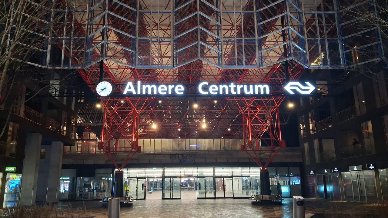 Trainspotting at: Almere Centrum on New Year Eve (Happy New Year!!)