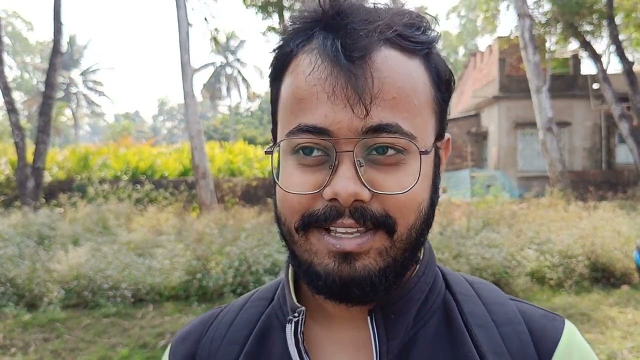 কলেজের সামনে আন্দোলন ন্যায্য ও বকেয়া বেতনের দাবিতে গ্রুপ ডি 