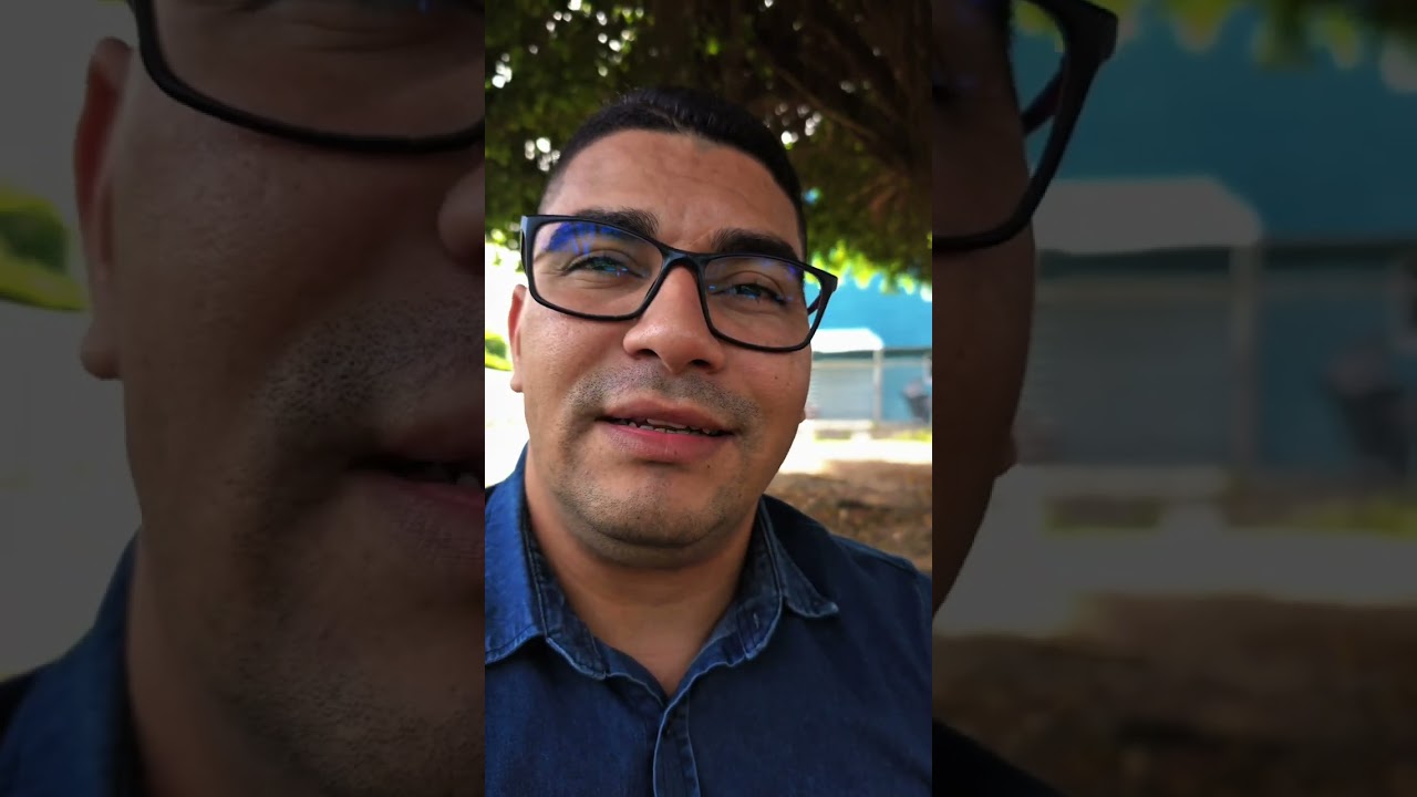 TEM UMA FOFOQUEIRA FALANDO MAL DE VOCÊ PELAS COSTAS!