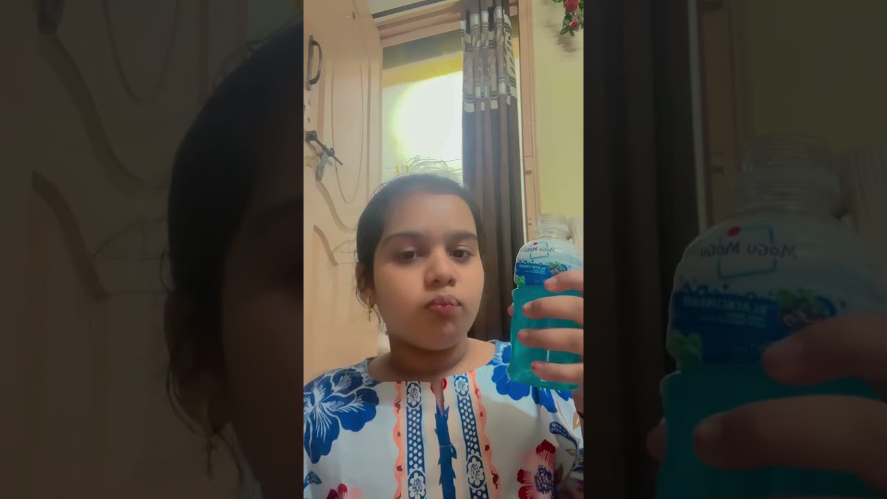 Trying blackcurrant mogu mogu for the first time 🫐❄️