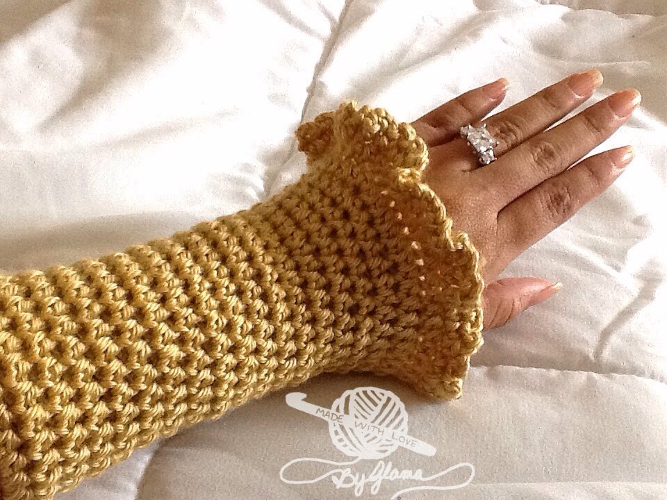 How To Crochet Glama's Ruffly Wrist Warmers/Coat Cuffs
