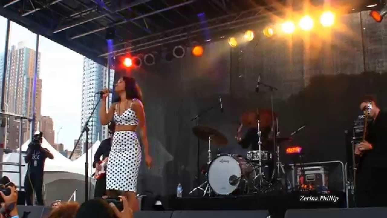 Alice Smith Sings 