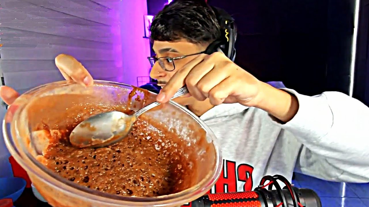 XITEYY FAZENDO BOLO NO SEU ANIVERSÁRIO