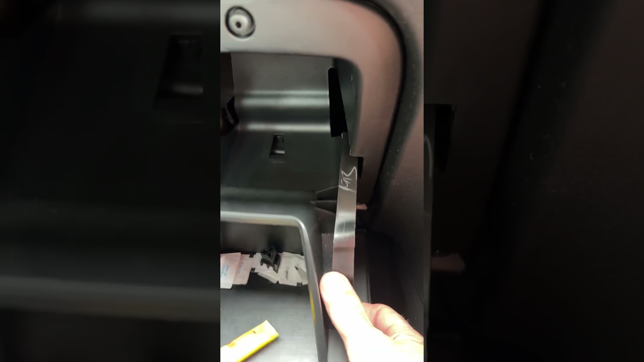 C3 Picasso glove box
