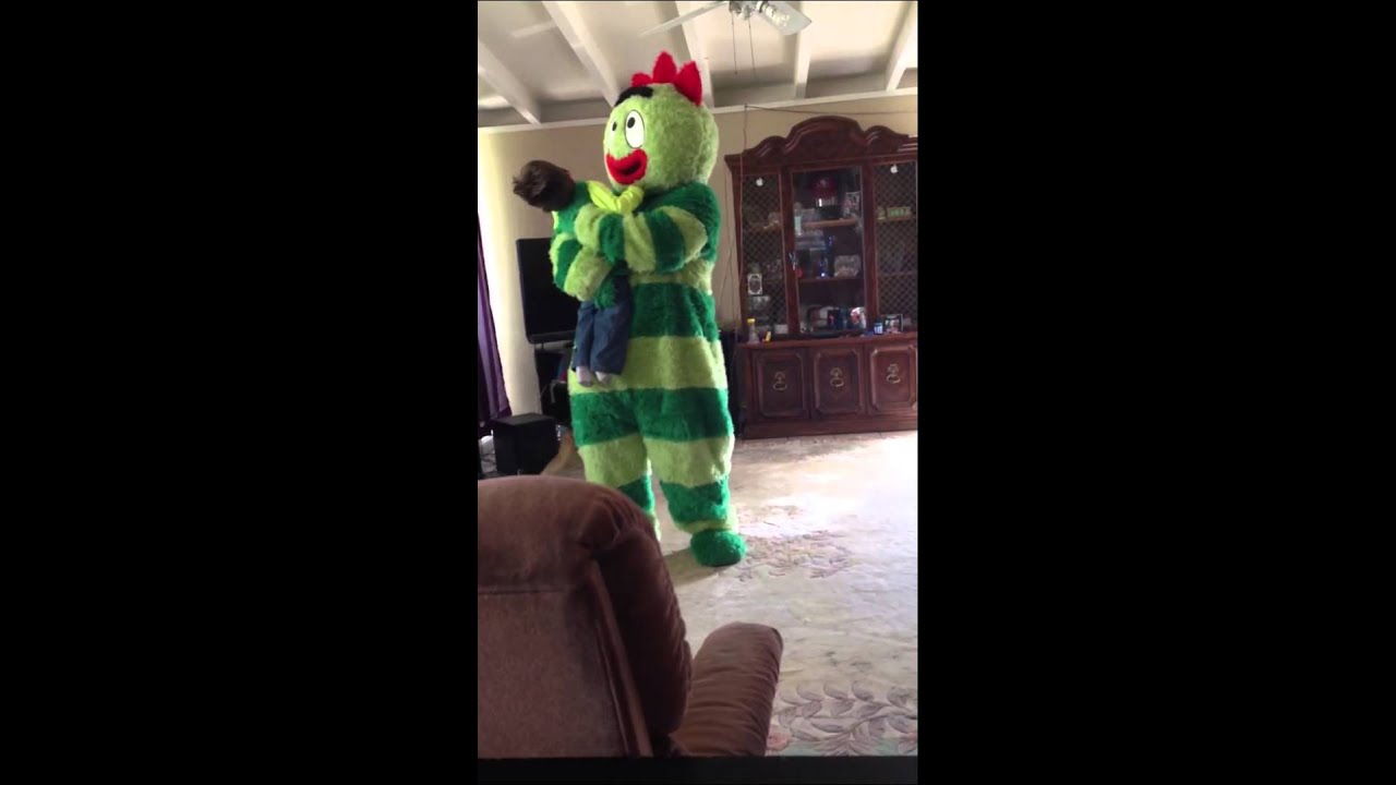 Brobee came to visit Eliceo