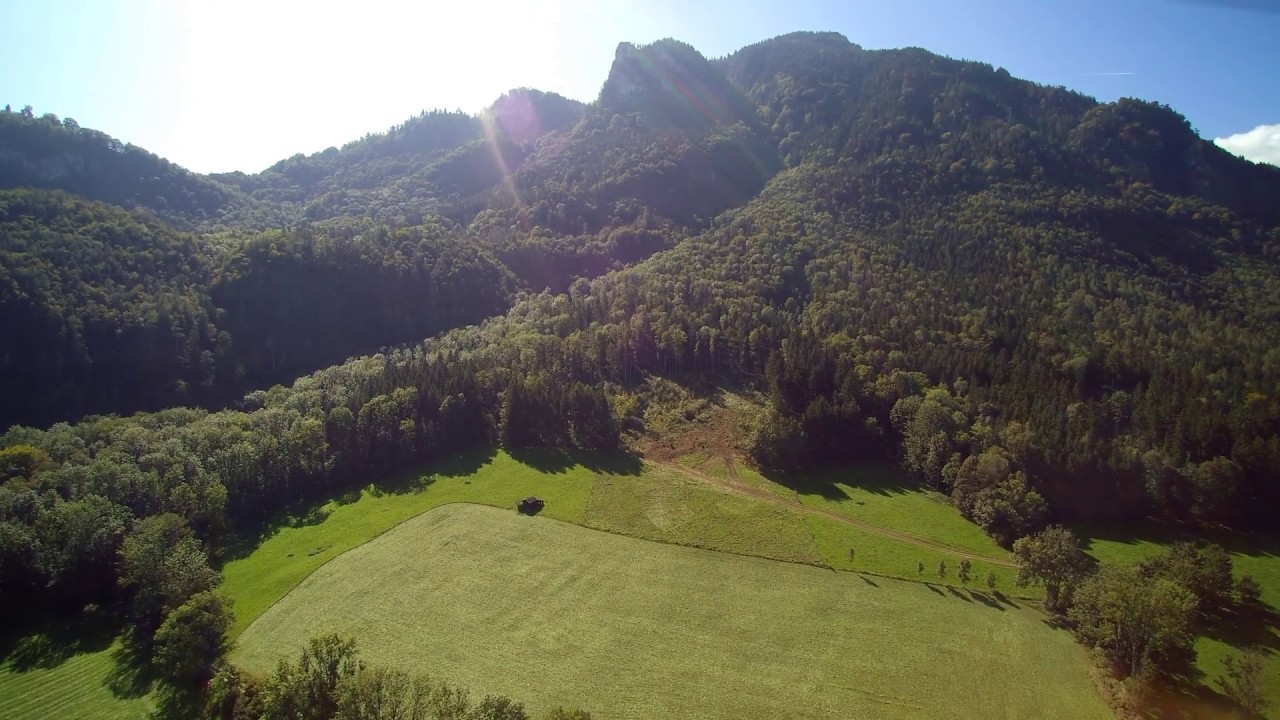 Das Inntal aus der Luft. Flintsbach a Inn September 2019 in 4K