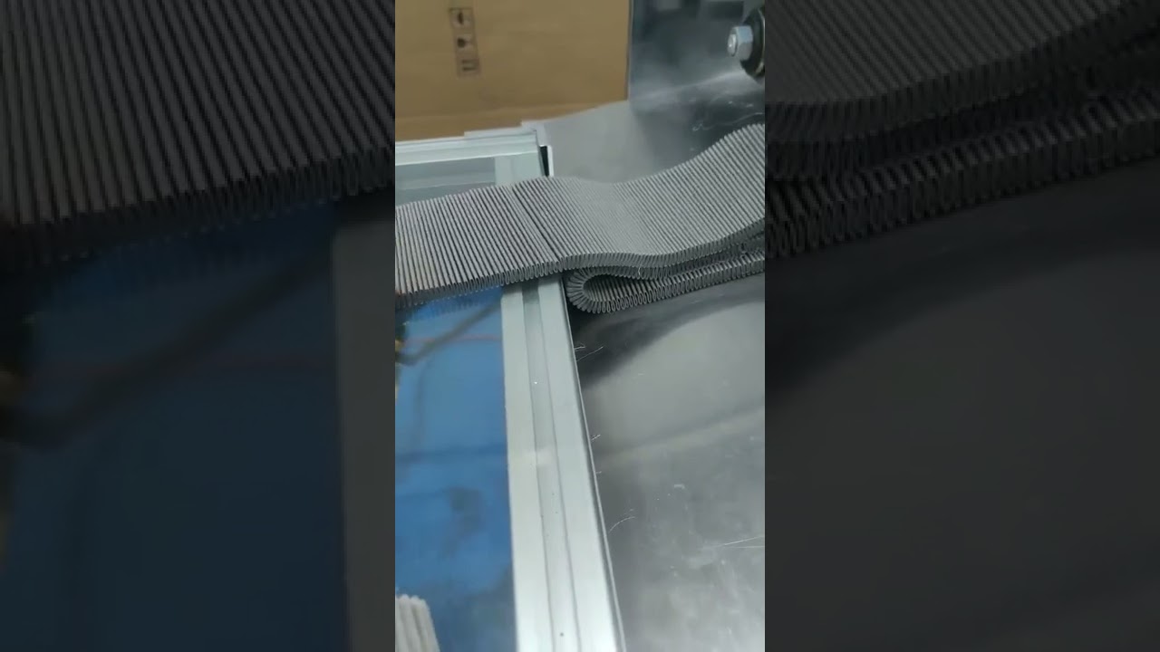 Mesh-paper-mesh multi-layers pleating machine