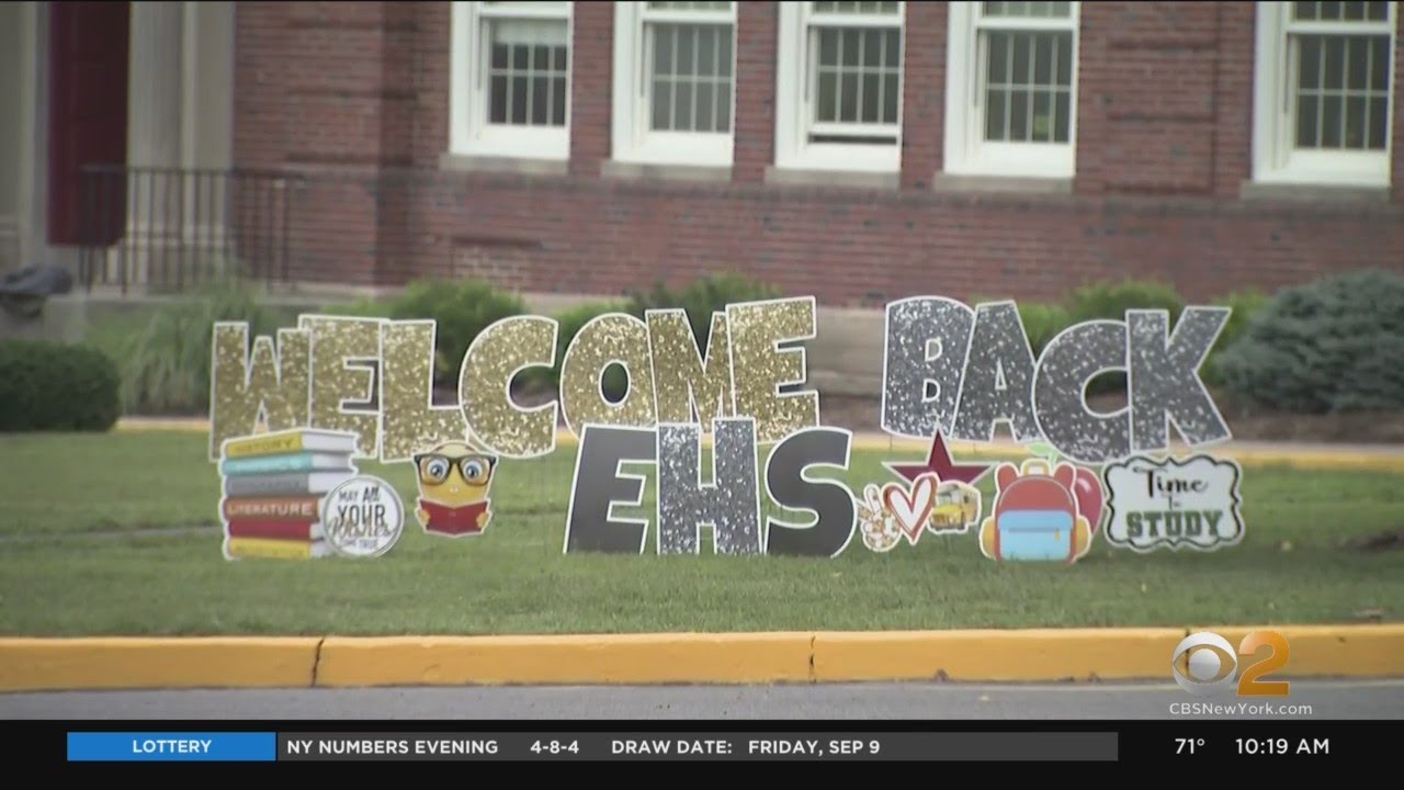 Experts urge parents to check in with kids' mental health as they head back to school